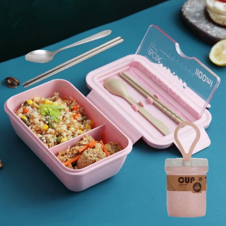 Plastic lunch box