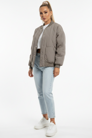 Casaco Feminino Chic de Inverno com Fivela e Manga Comprida em Cor Sólida
