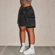 Allzom black denim cargo shorts with mid-rise waist and pockets, made of cotton. Streetwear style.