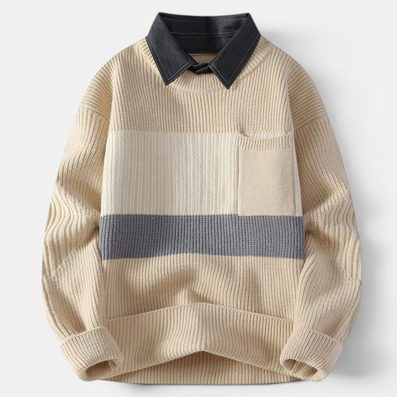 Allzom camisola de malha bege com riscas creme e cinzentas, gola de ganga e bolso frontal.