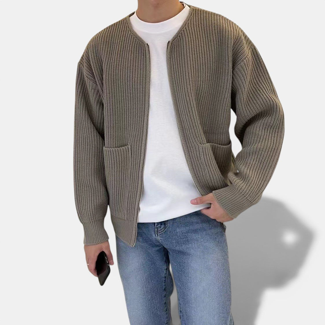 Allzom cardigan de malha com fecho éclair cinzento para homem, com decote funil e dois bolsos frontais.