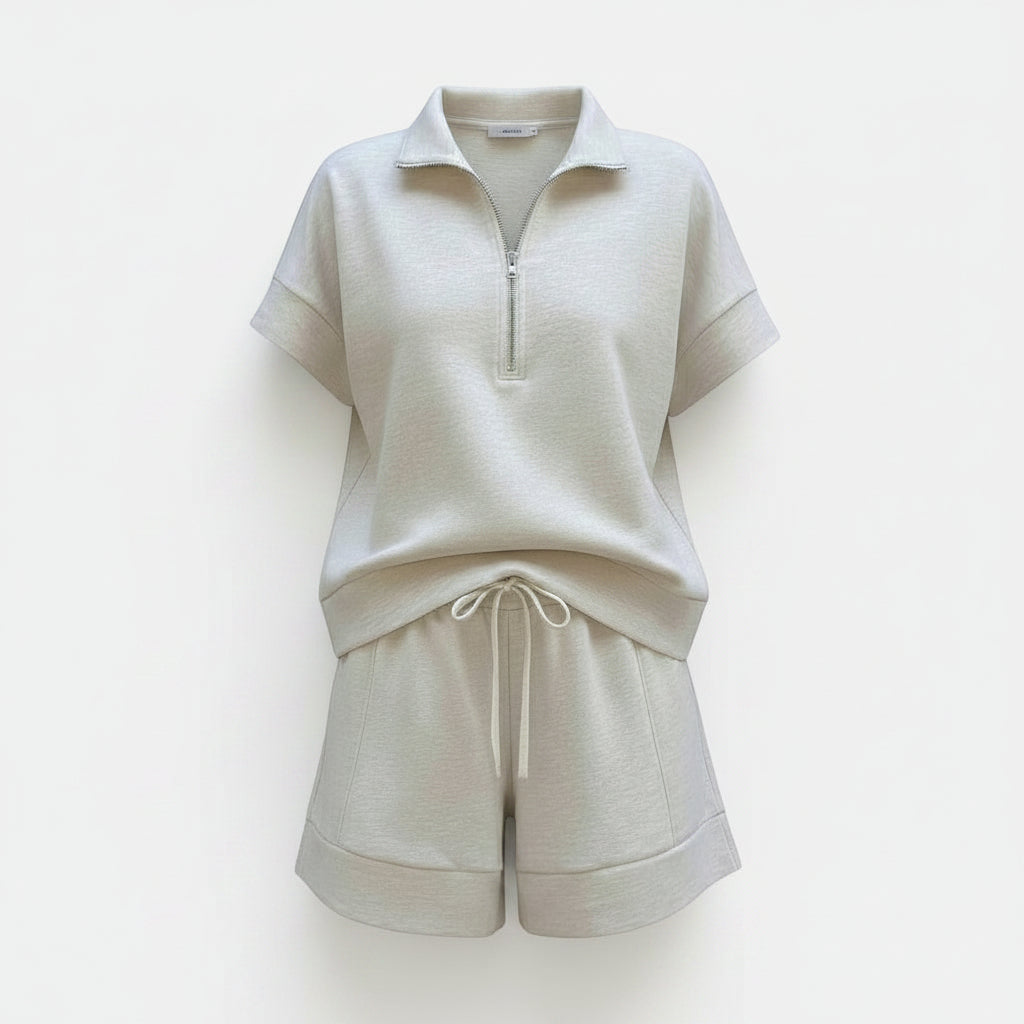Conjunto de duas peças Allzom de camisola curta bege e calções com fecho de correr e cordão.