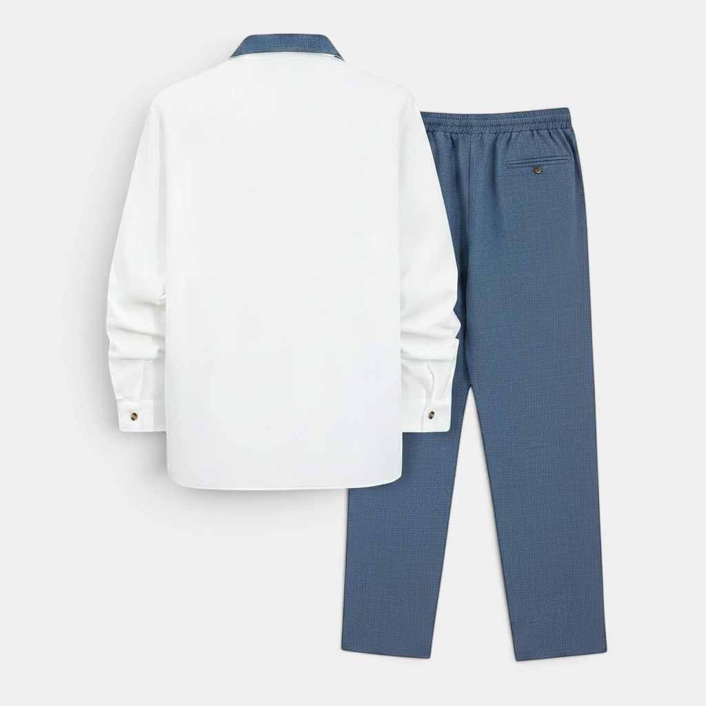 Conjunto Allzom de calças azuis texturizadas e casaco branco com gola contrastante.
