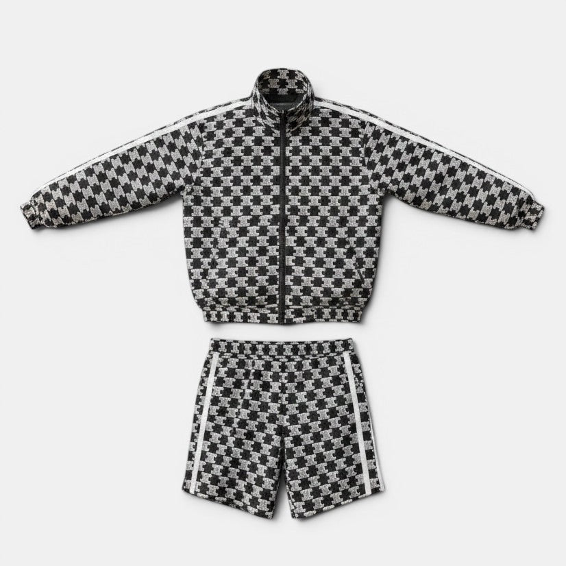 Conjunto desportivo Allzom de casaco com fecho completo e calções com padrão xadrez em preto e branco.