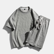 Conjunto Allzom de T-shirt cinzenta e calções com padrão de letras em relevo, 98% poliéster, 2% spandex.