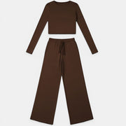 Conjunto Allzom de calças largas casuais e top cropped de manga comprida em castanho.