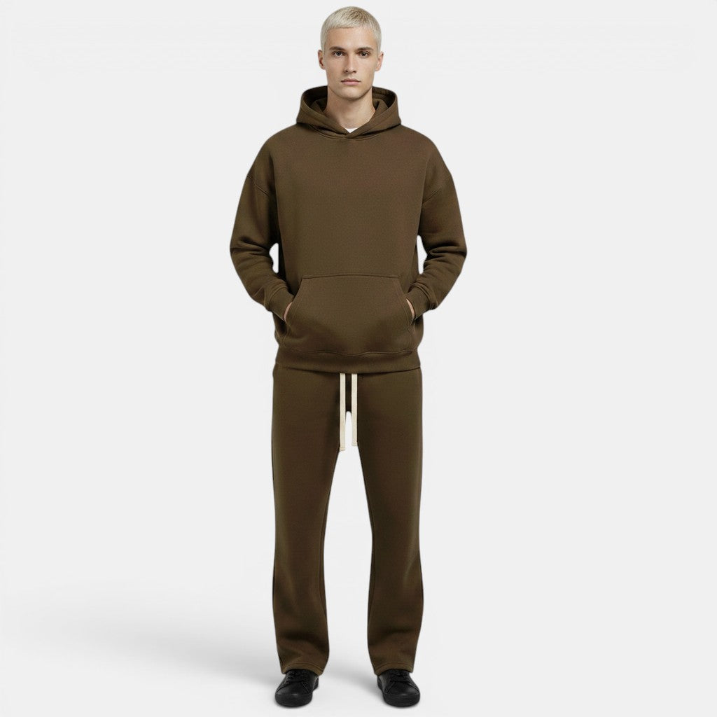 Conjunto desportivo Allzom em algodão castanho-oliva, com hoodie de bolso canguru e calças largas de cintura alta com cordão.