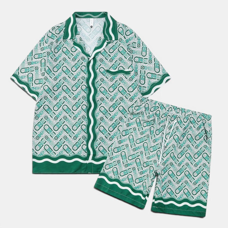 Conjunto de poliéster Allzom com estampado digital abstrato em verde e branco, camisa de manga curta e calções.