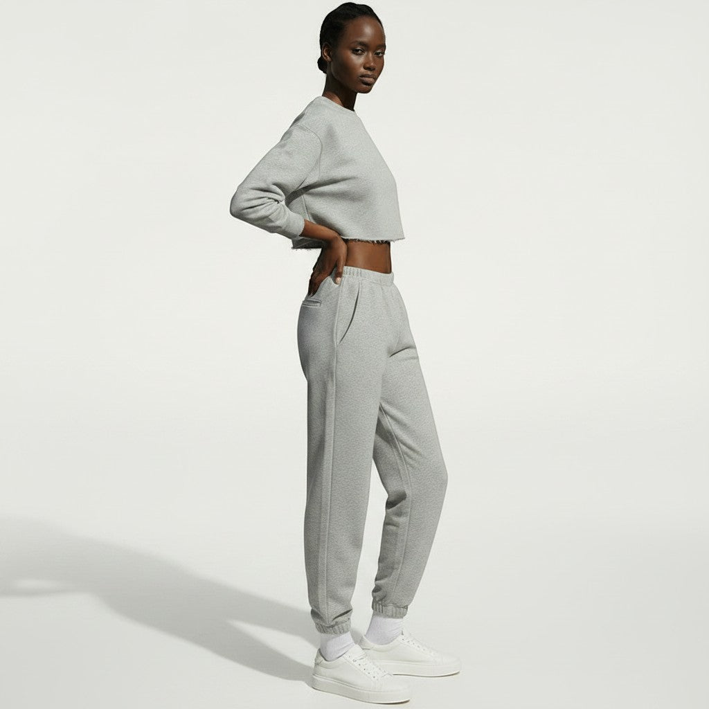 Conjunto de moletom esportivo cinza Allzom para mulher, com sweatshirt curta e calças de ganga soltas. Tecido macio e confortável.