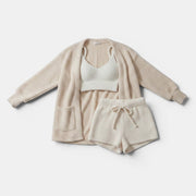 Conjunto de pijama Allzom de 3 peças em creme, com top curto, top de alças e calções de pelúcia macia.