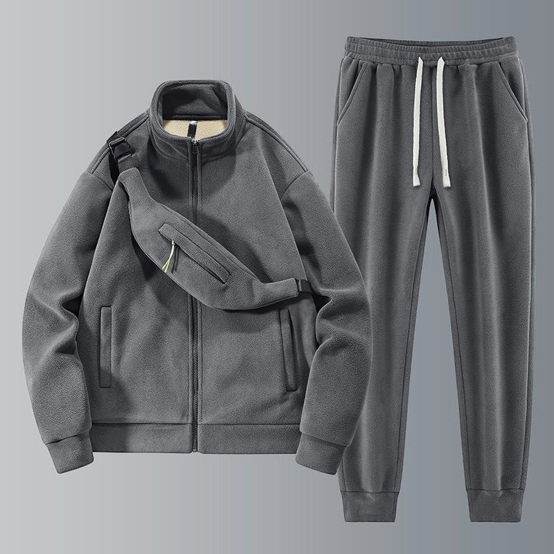 Conjunto de fato de treino Allzom em polar cinzento escuro, com casaco de lapela e calças a condizer. Inclui uma bolsa de cintura.