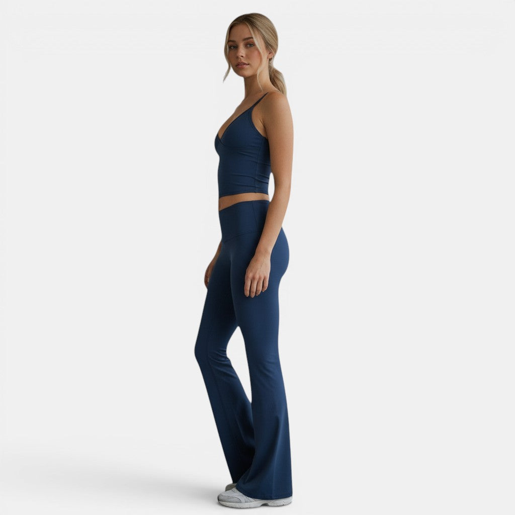 Conjunto de treino Allzom azul marinho para mulher, com top curto e calças boca de sino. Tecido macio e respirável.