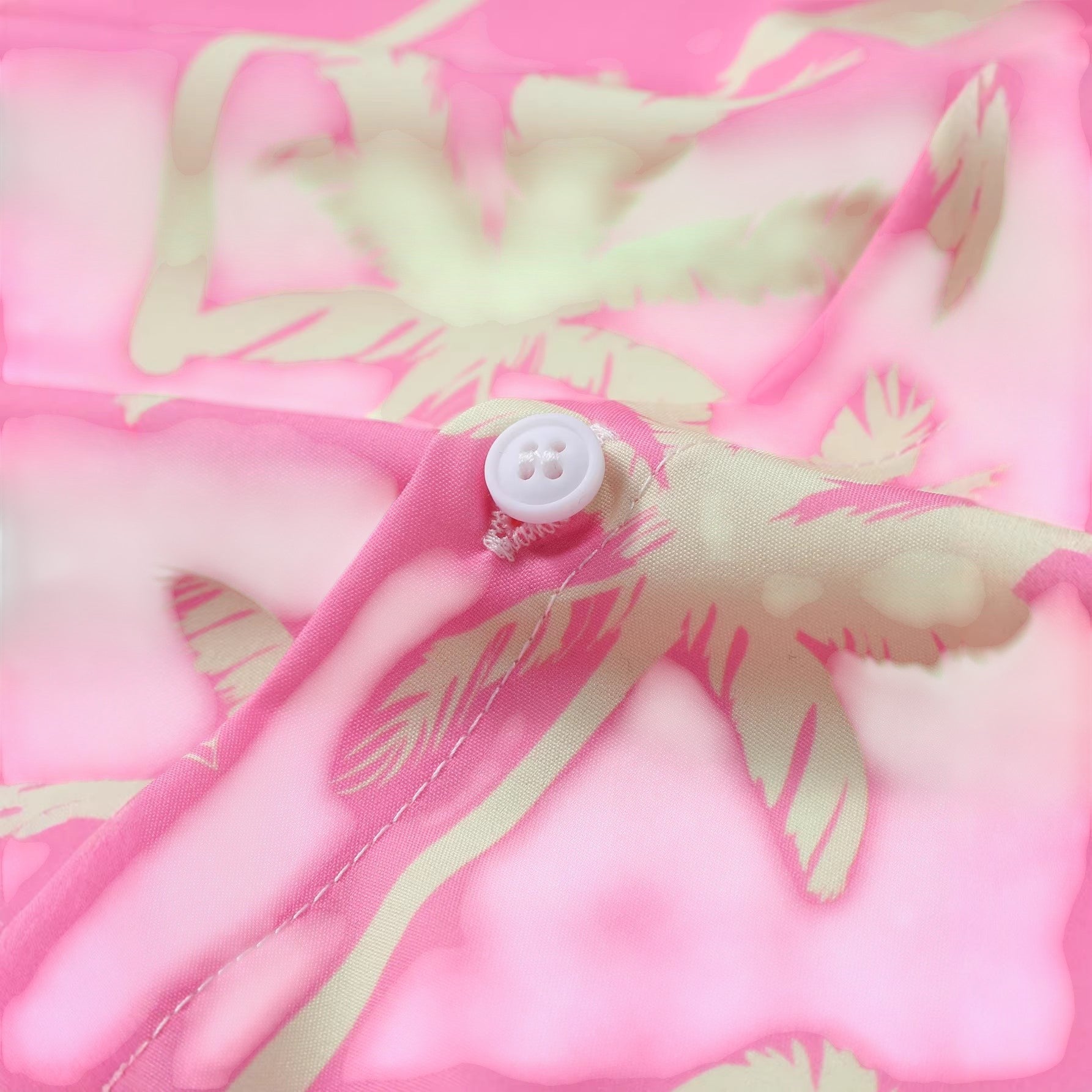 Conjunto Allzom de verão para homem com padrão de coqueiro em rosa e amarelo, manga curta e calções em poliéster.