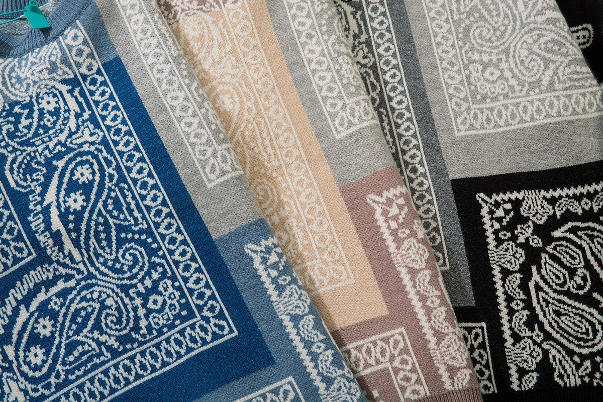 Allzom suéter de malha com padrão paisley em blocos de cores azul, bege, cinza e preto. Malha casual para uso diário.