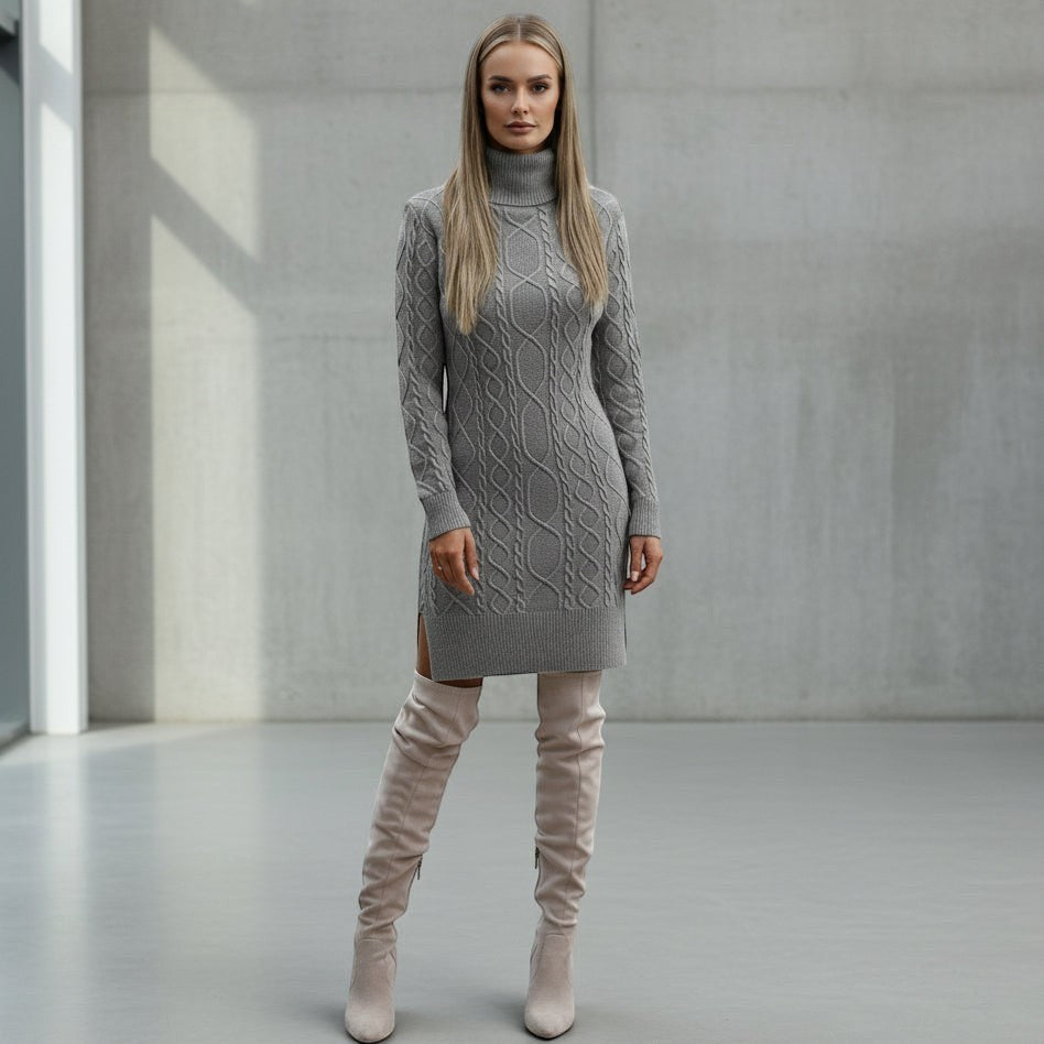 Allzom mulher vestido de malha cinzento com gola alta e padrão de cabos, com uma fenda lateral.