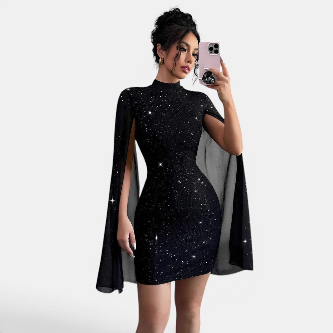 Allzom Vestido preto justo com decote redondo, mangas de capa e detalhes de estrelas brilhantes, comprimento curto.
